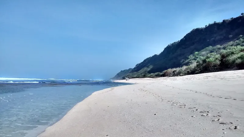 Nunggalan Beach